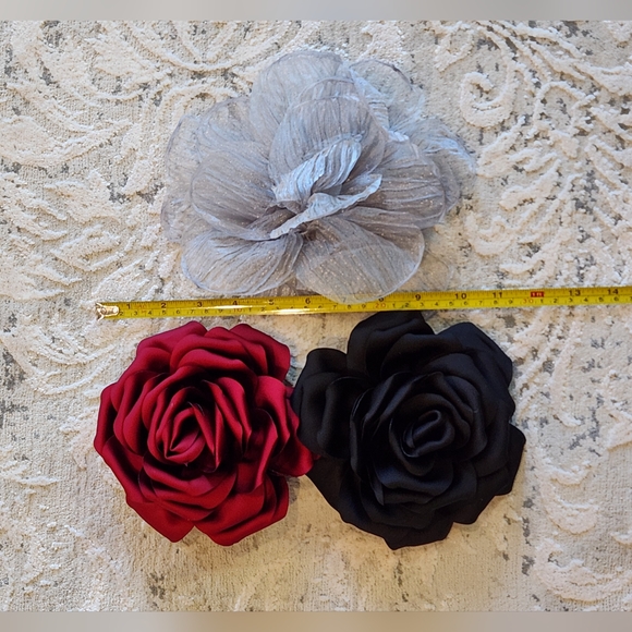 Bold Black Flower Brooch Pin Clip - Picture 5 of 16